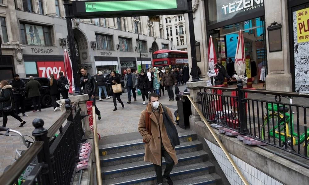 Κορονοϊός - Βρετανία: Πάνω από 32.000 τα νέα κρούσματα